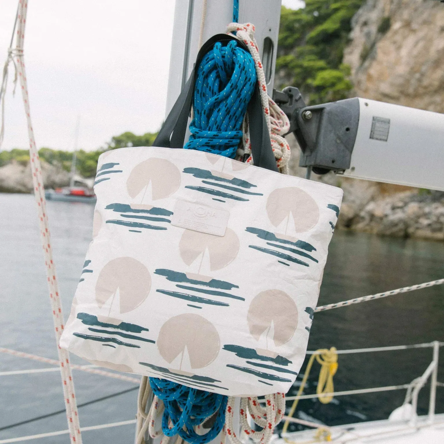 Aloha Day Tripper in Sandstone Sail