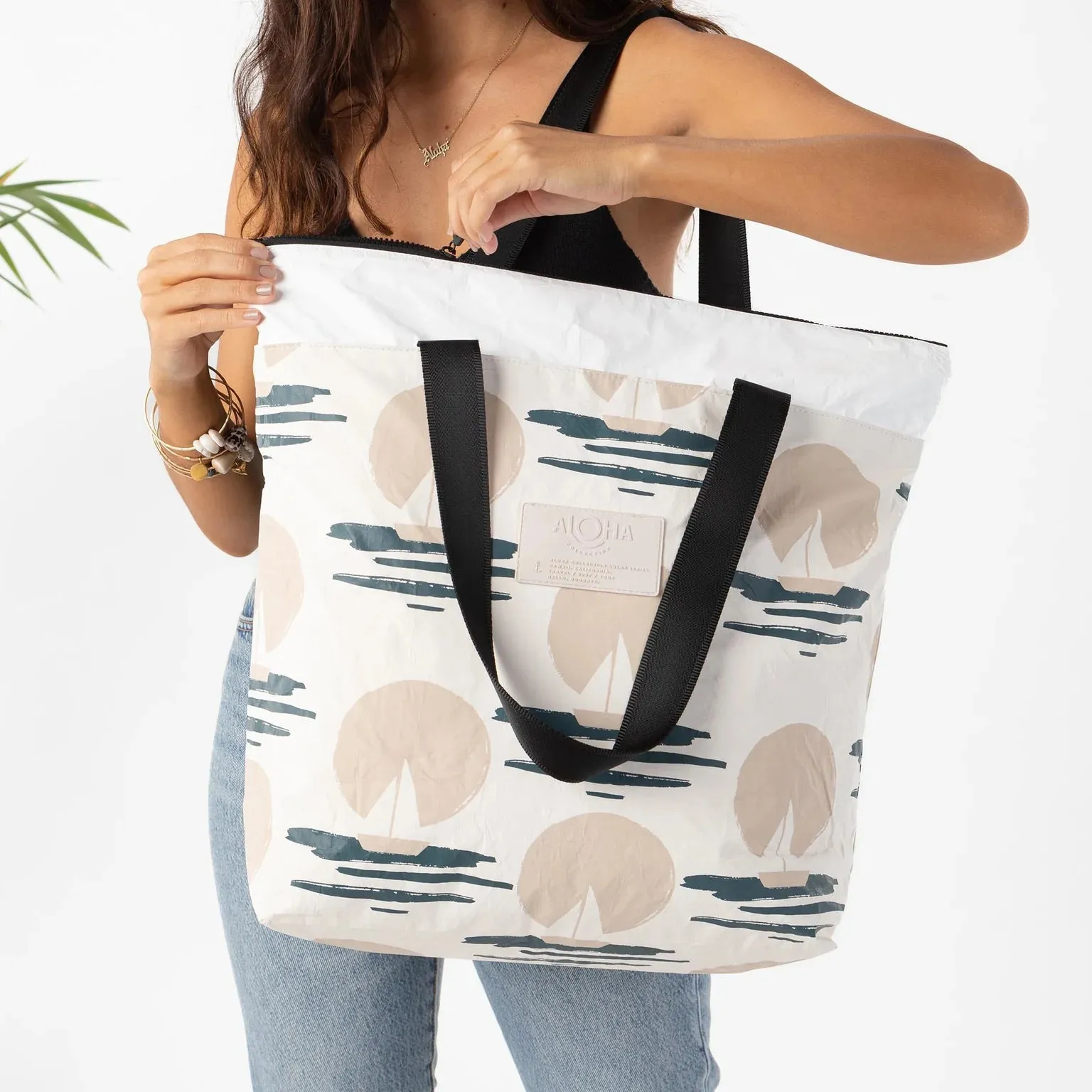 Aloha Day Tripper in Sandstone Sail