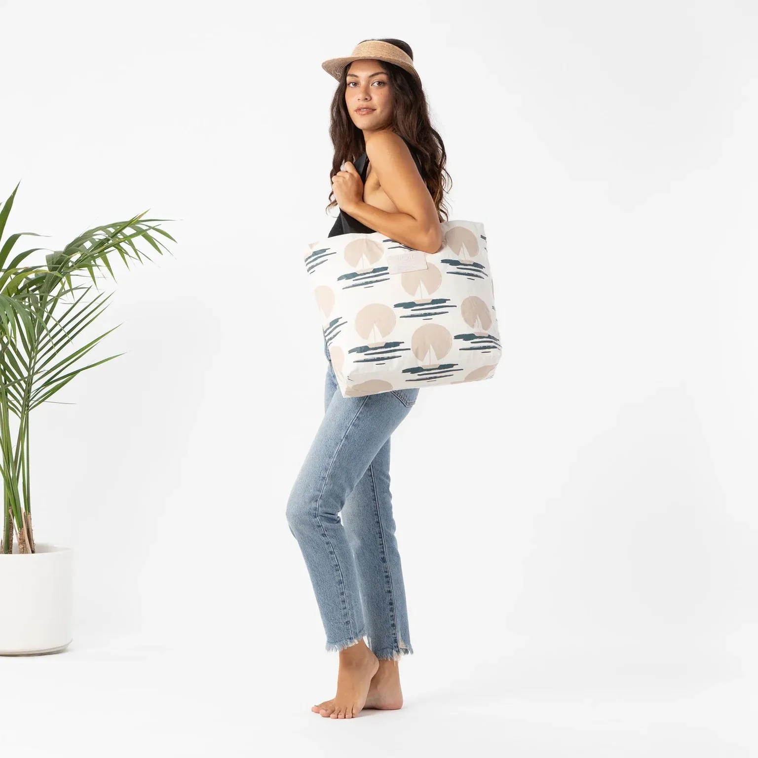 Aloha Day Tripper in Sandstone Sail