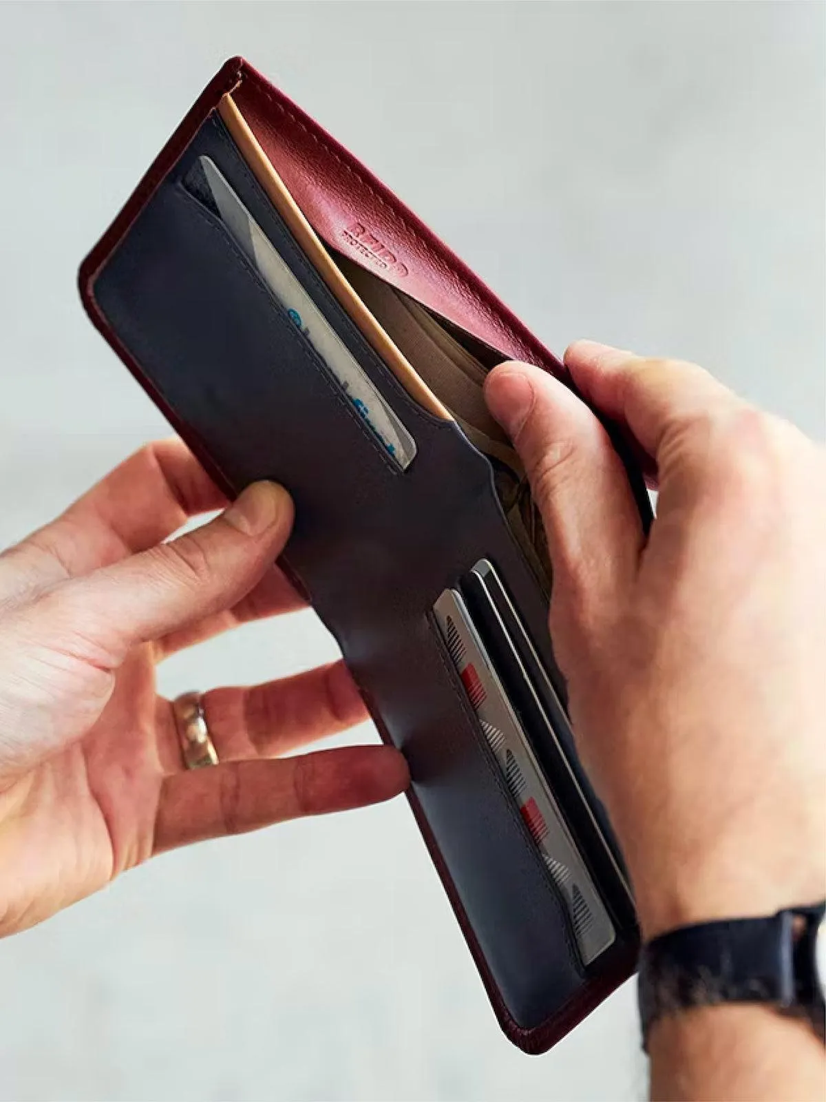 Bellroy Hide and Seek Wallet Obsidian RFID