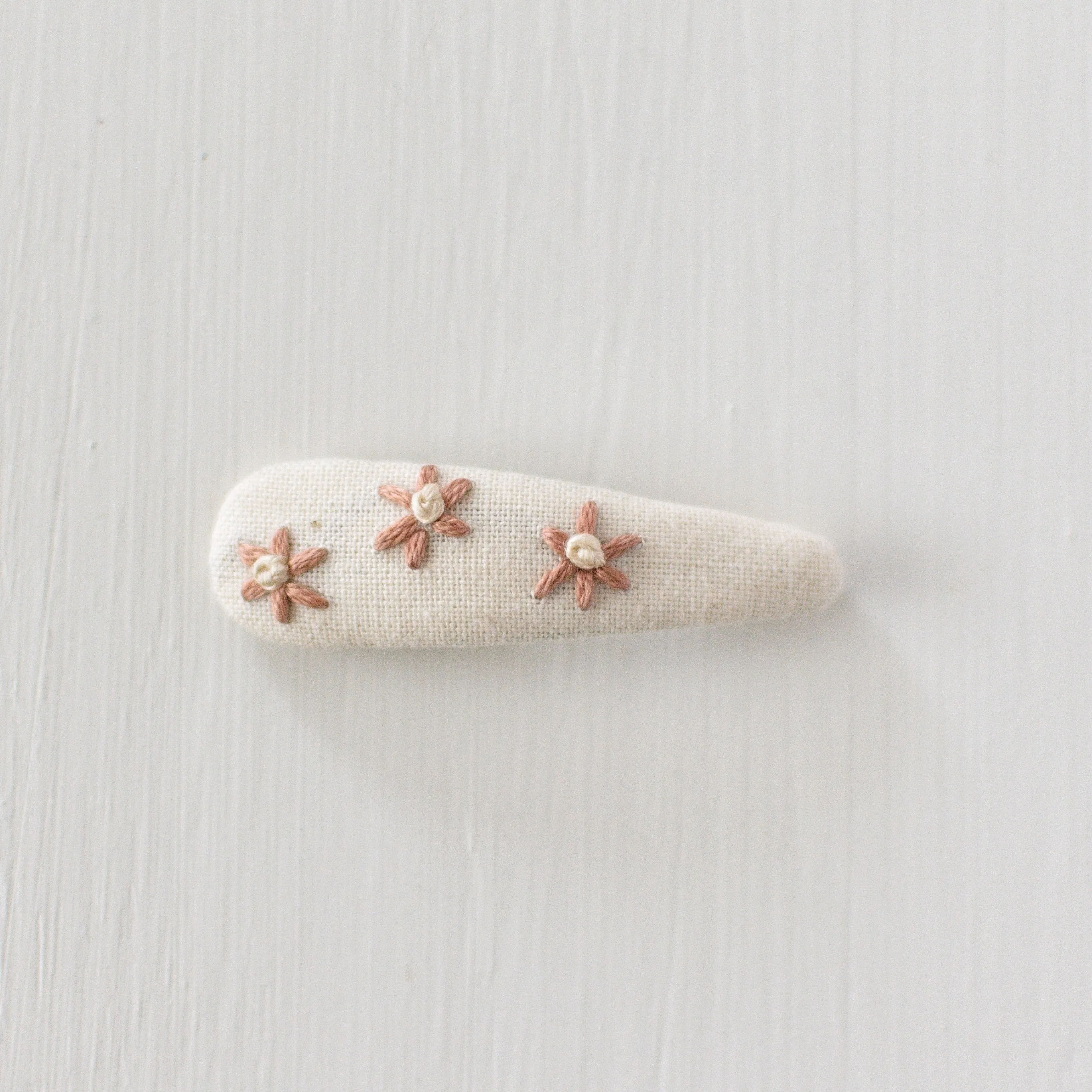 Blush Daisies 2in Snap Clip