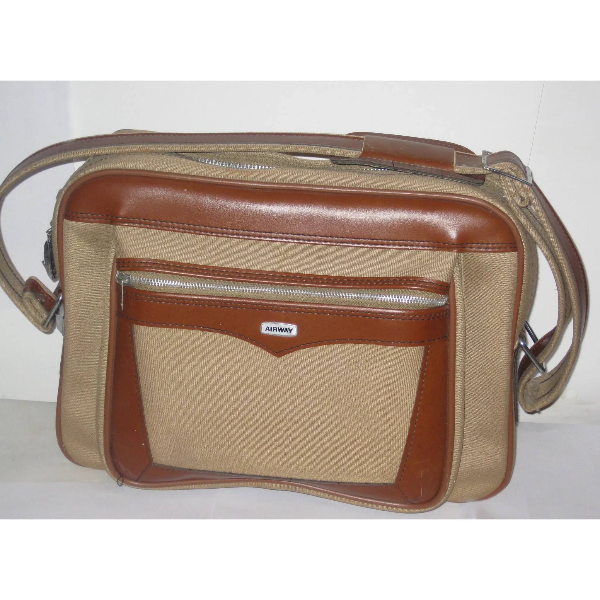 Brown Vinyl Travelbag By Airway