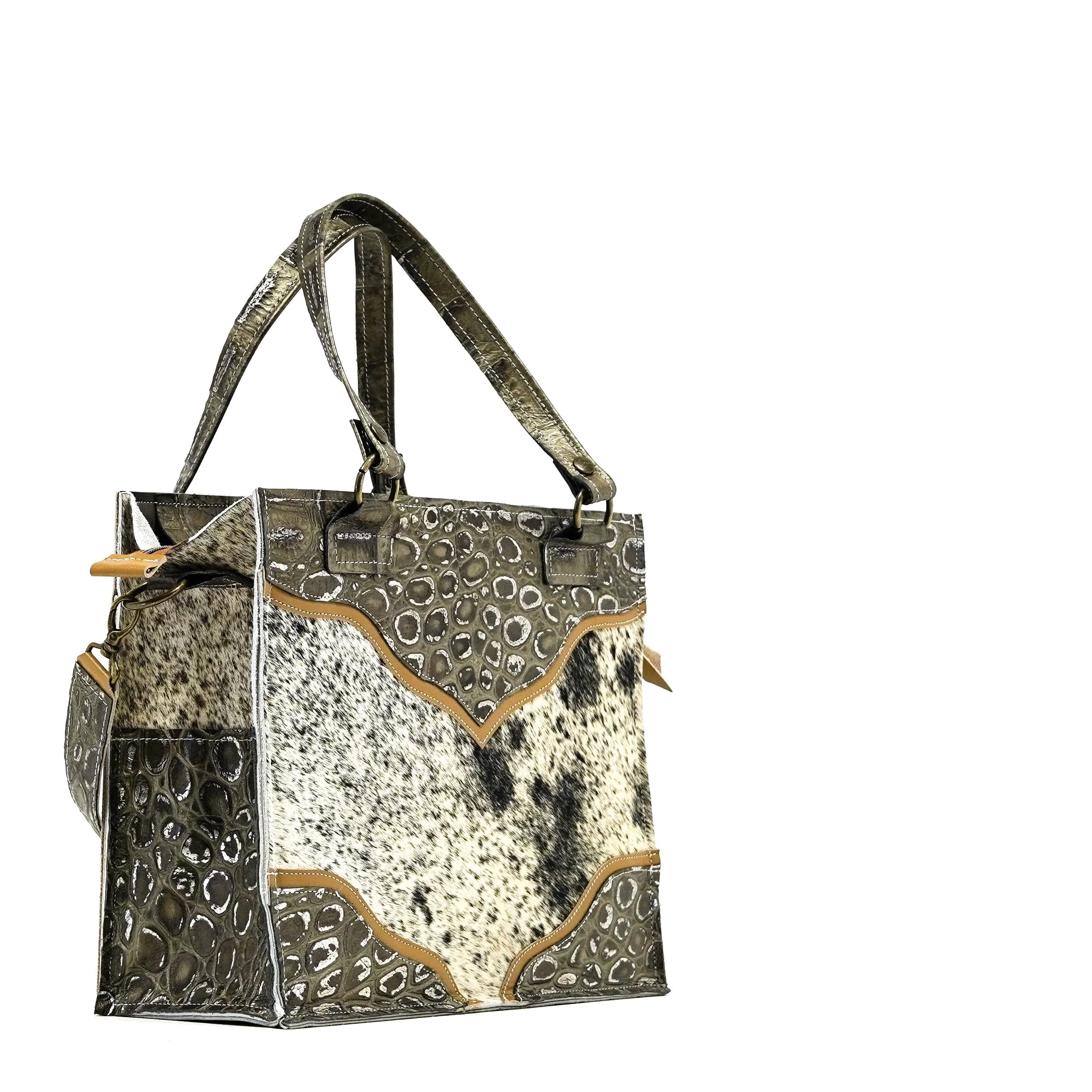 Clerk - Salt & Pepper w/ Antique Jumbo Croc