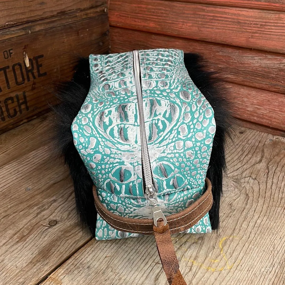 Dutton - Black w/ Turquoise Sand Croc