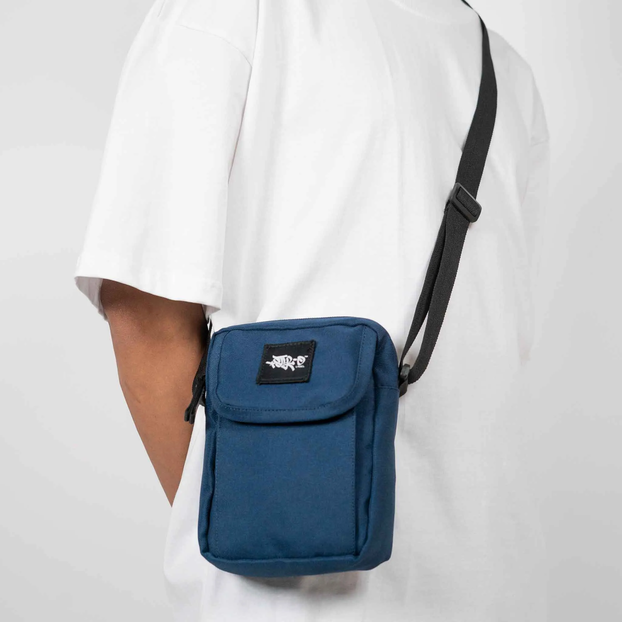 Essential Shoulder Bag (Blue)