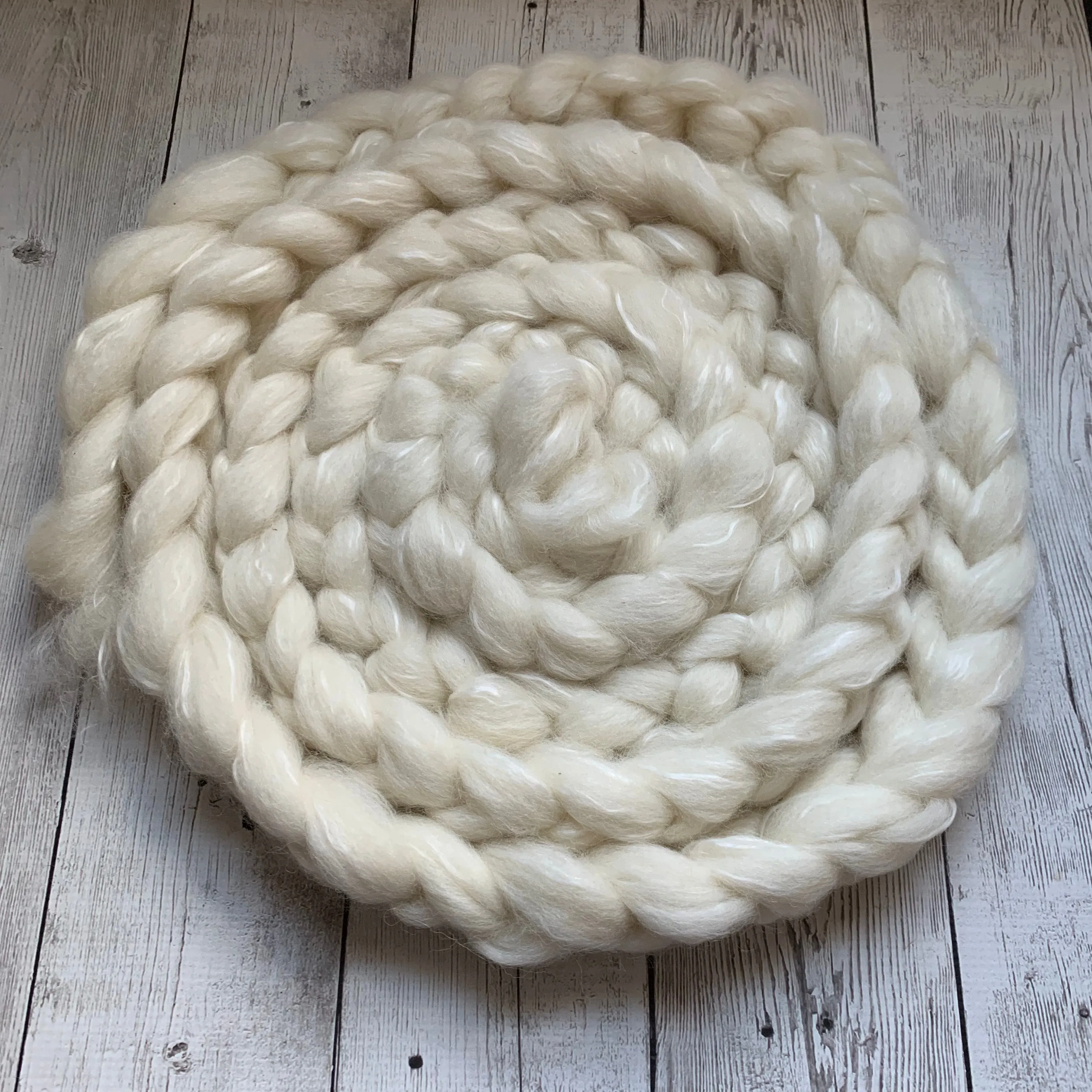 FARM ROVING - Baby Alpaca / Merino / Silk - Roving (Baby Grade Alpaca) from THOR - White