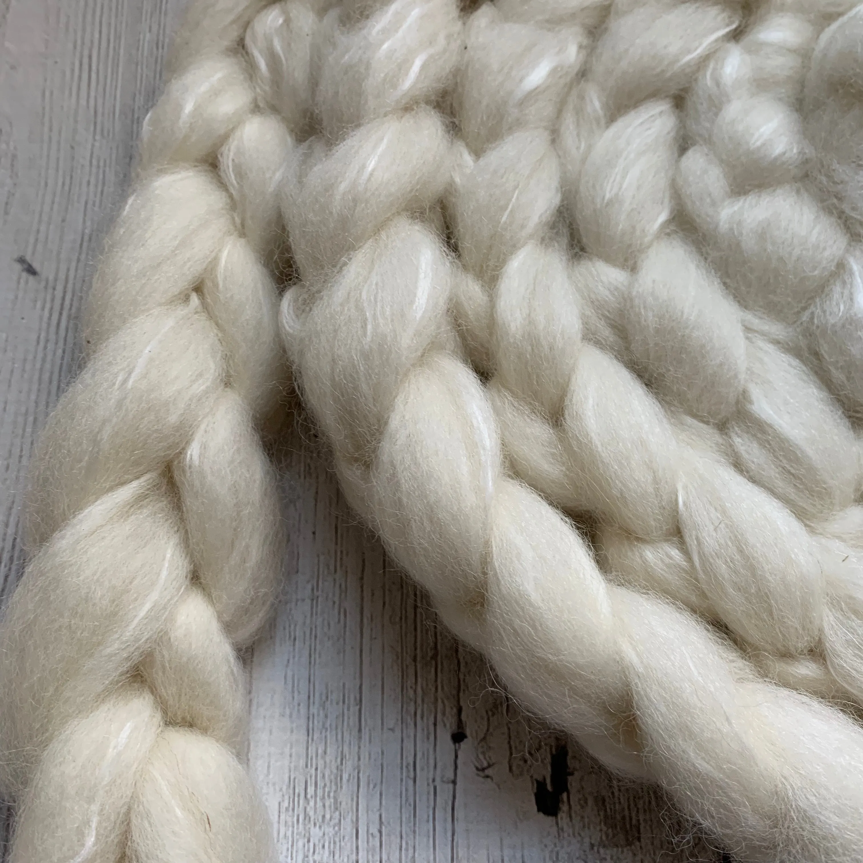 FARM ROVING - Baby Alpaca / Merino / Silk - Roving (Baby Grade Alpaca) from THOR - White