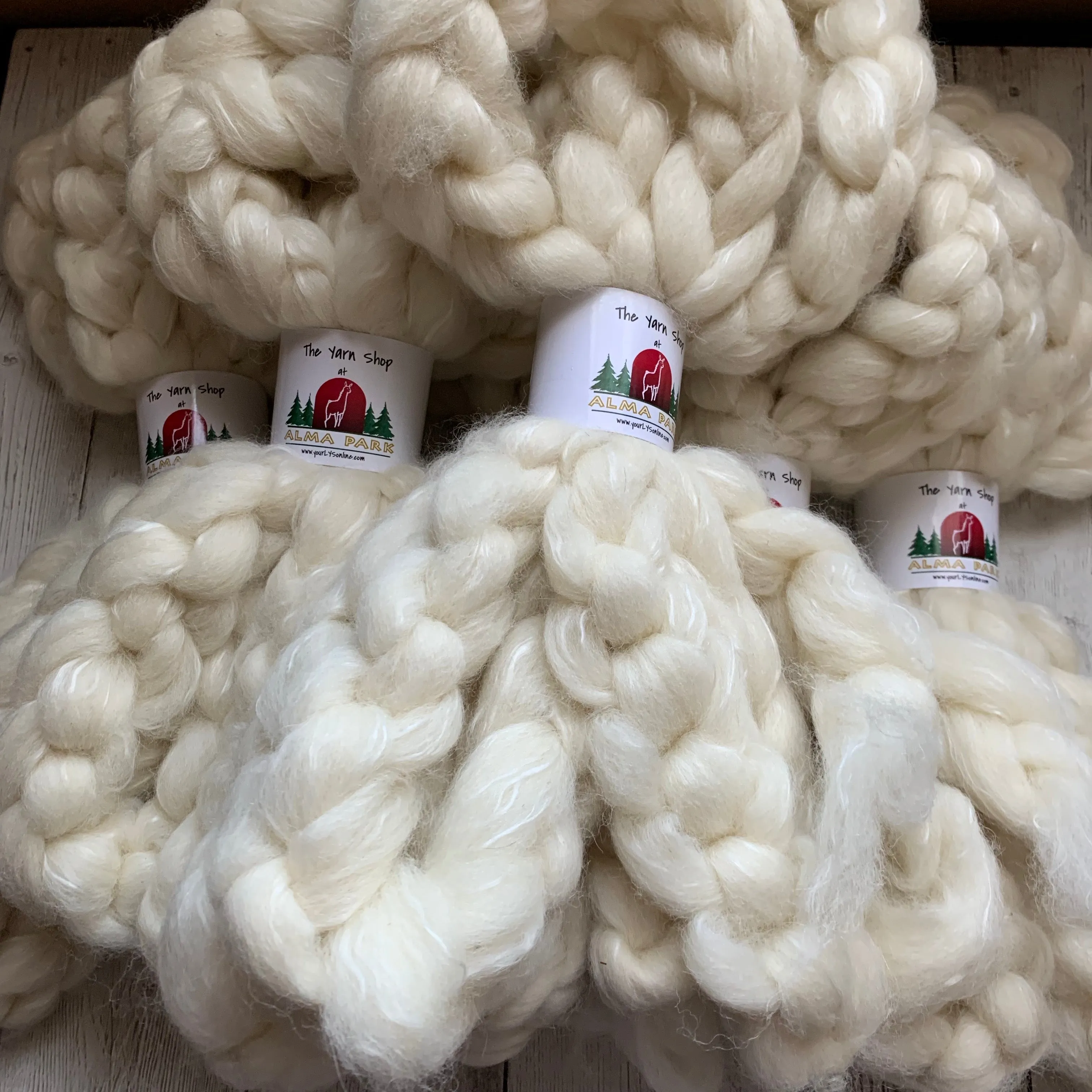 FARM ROVING - Baby Alpaca / Merino / Silk - Roving (Baby Grade Alpaca) from THOR - White