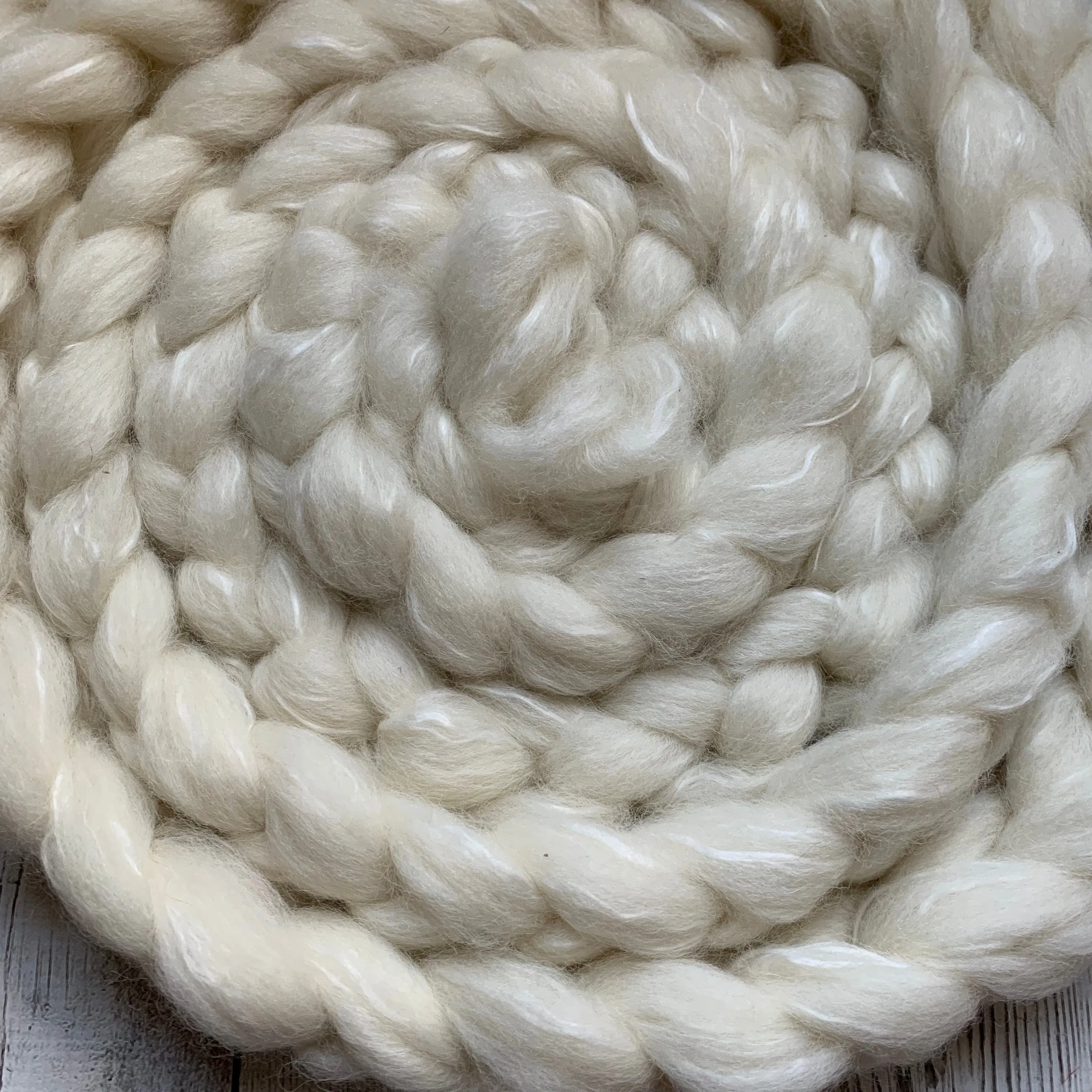 FARM ROVING - Baby Alpaca / Merino / Silk - Roving (Baby Grade Alpaca) from THOR - White