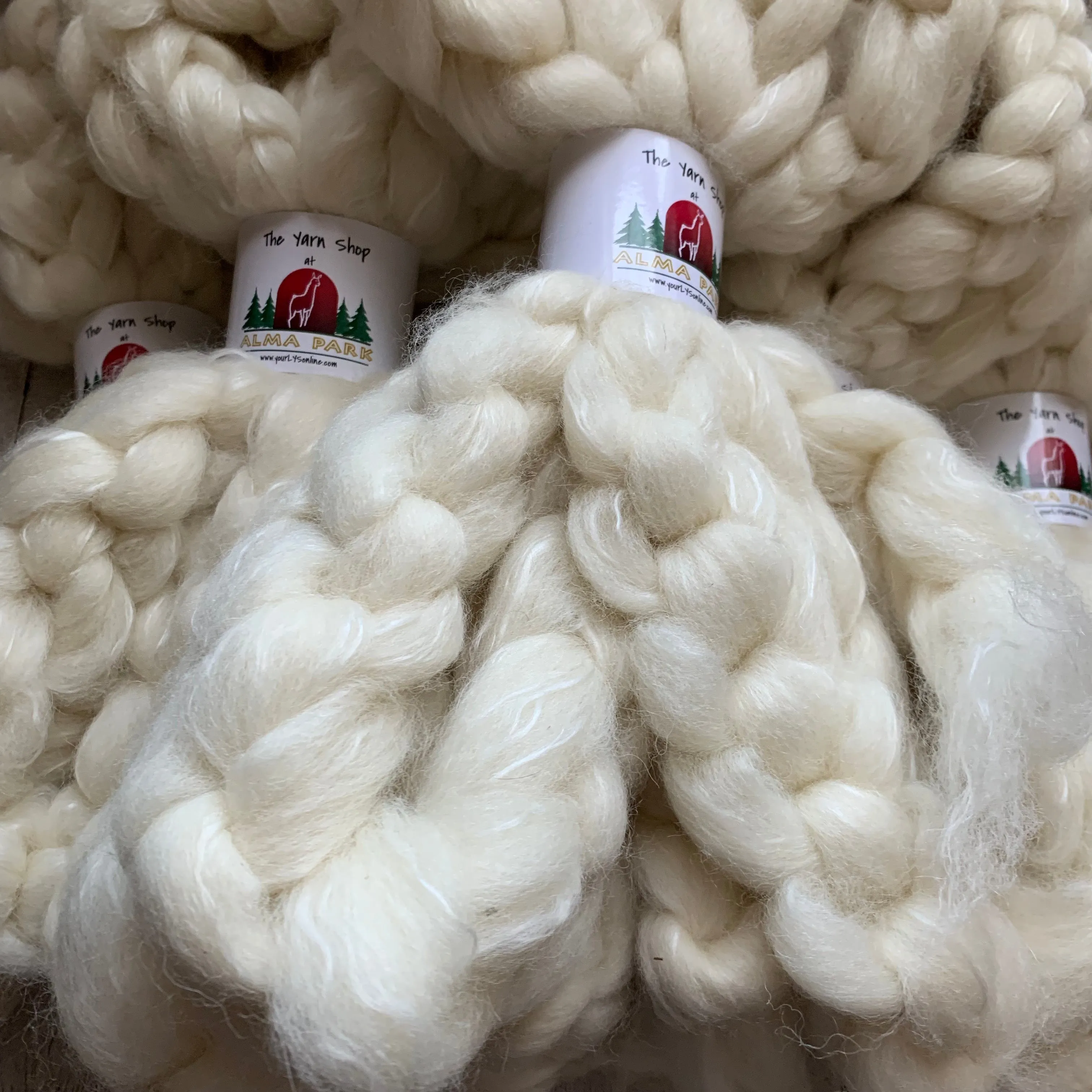 FARM ROVING - Baby Alpaca / Merino / Silk - Roving (Baby Grade Alpaca) from THOR - White