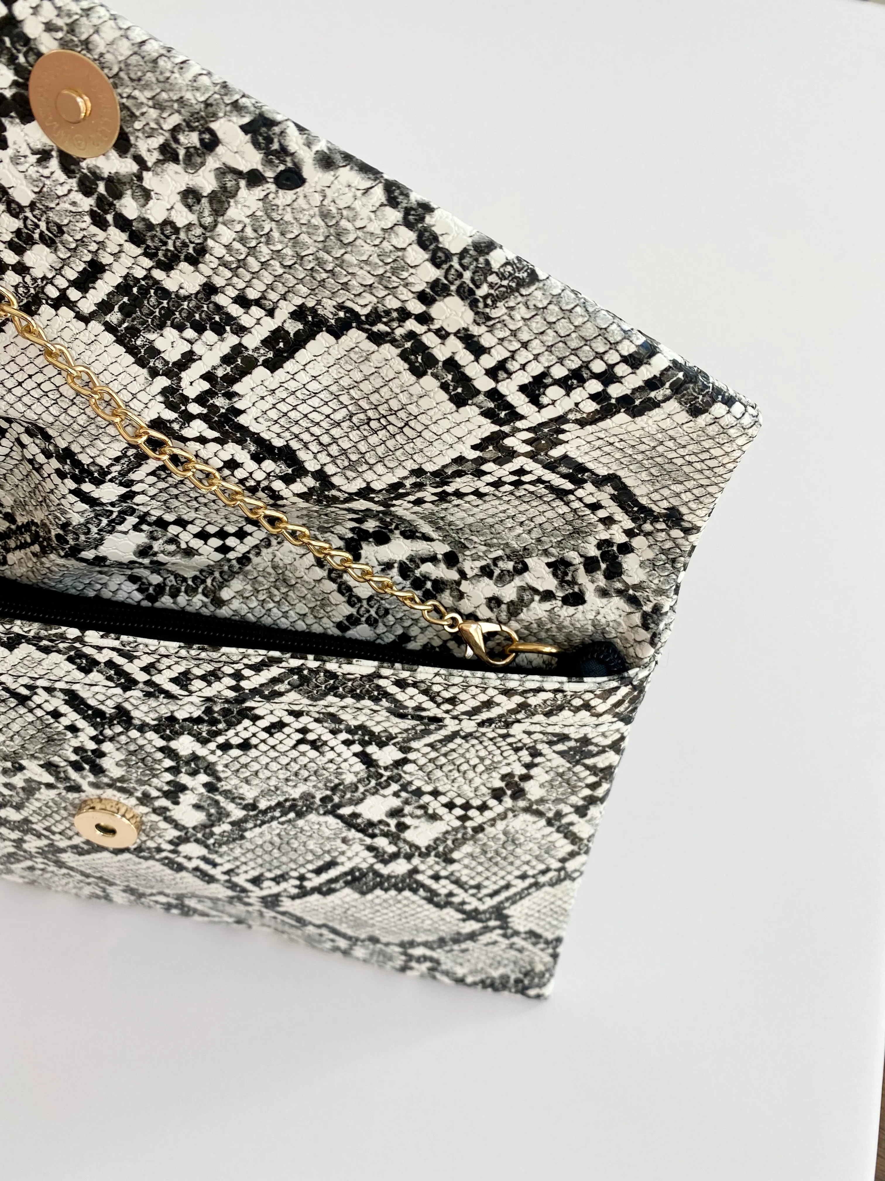 HB22 SNAKE ENVELOPE CLUTCH