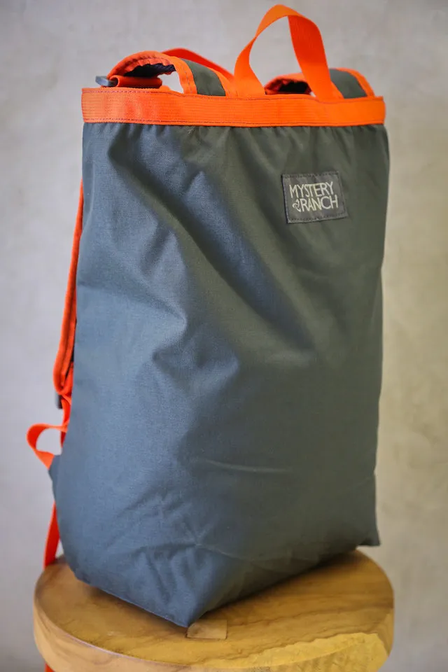 Mystery Ranch Booty Bag MD in Charcoal