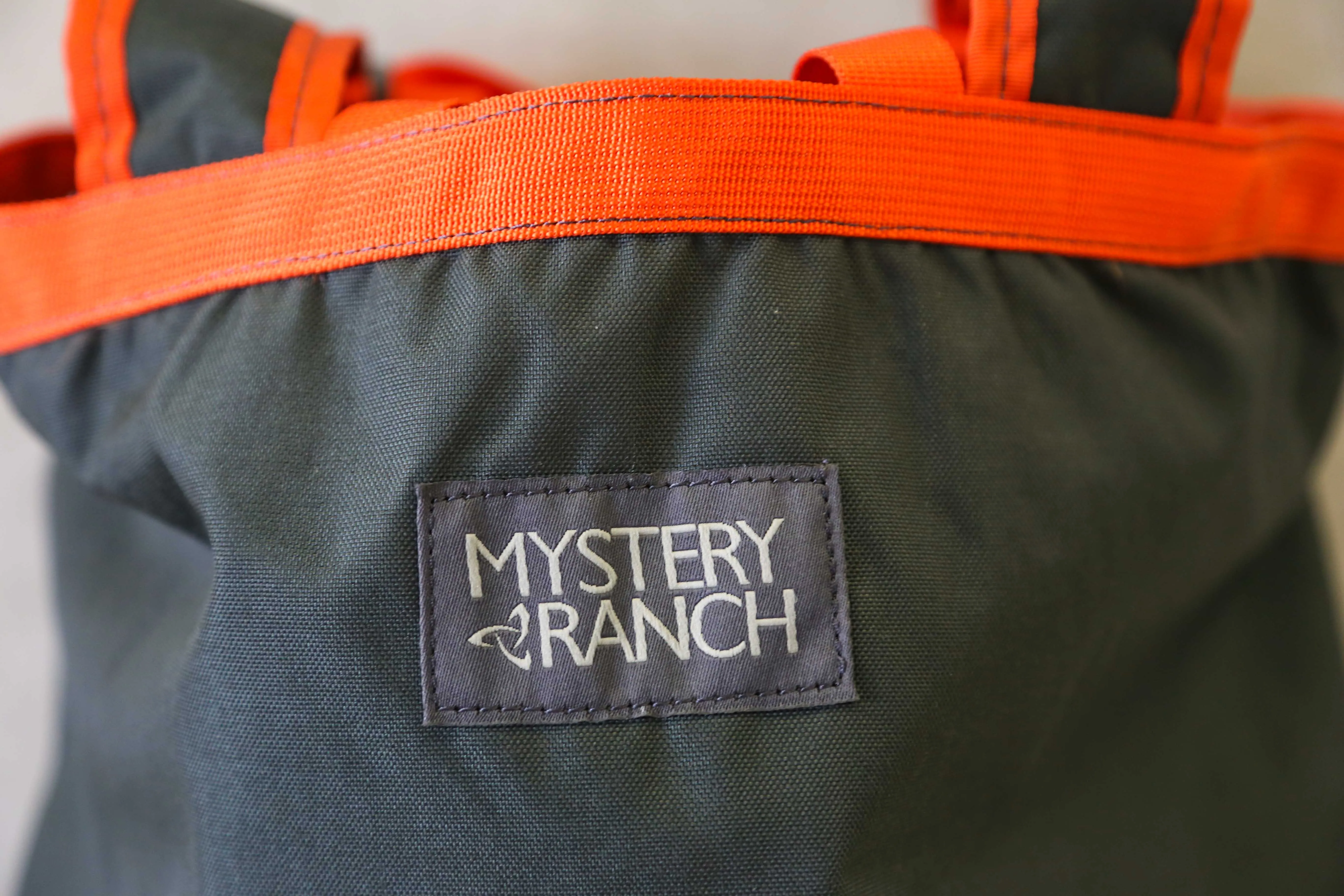 Mystery Ranch Booty Bag MD in Charcoal