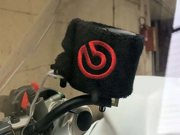 Remote reservoir sweatband cuffs