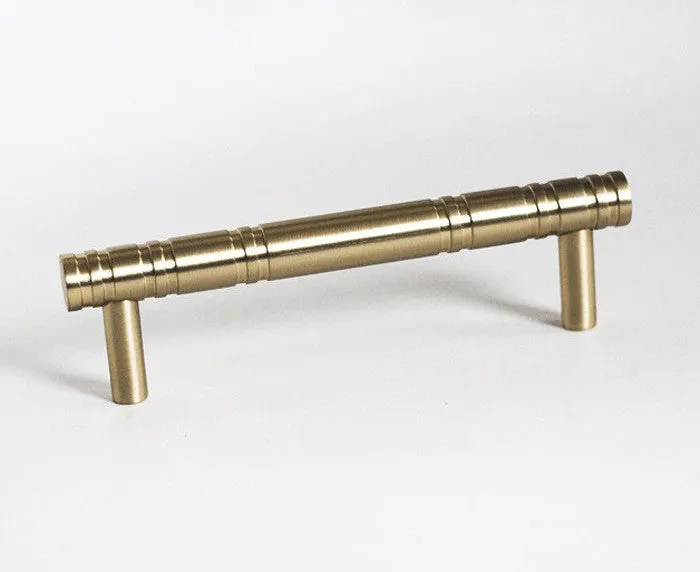 Reveal-04 Handle