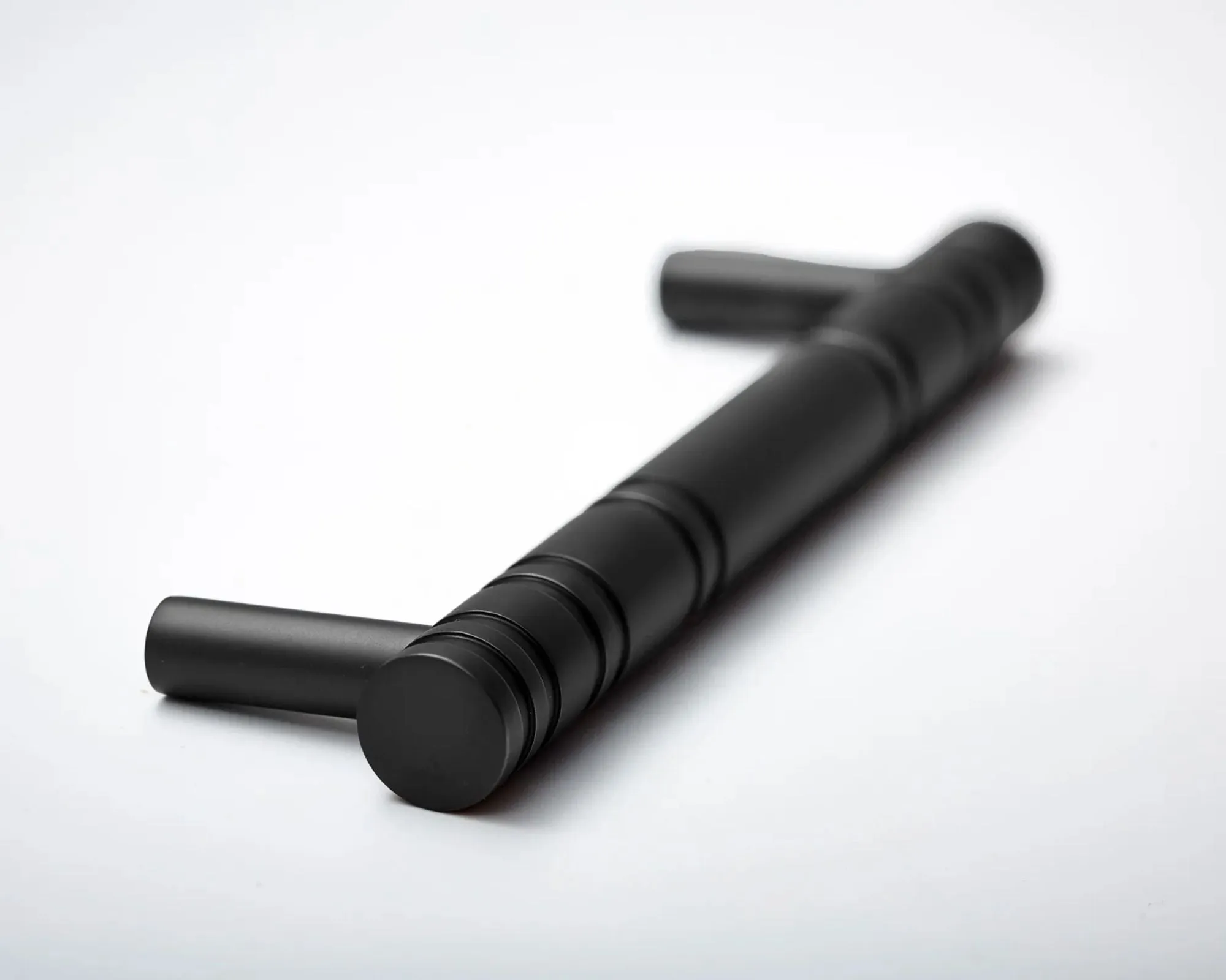 Reveal-04 Handle