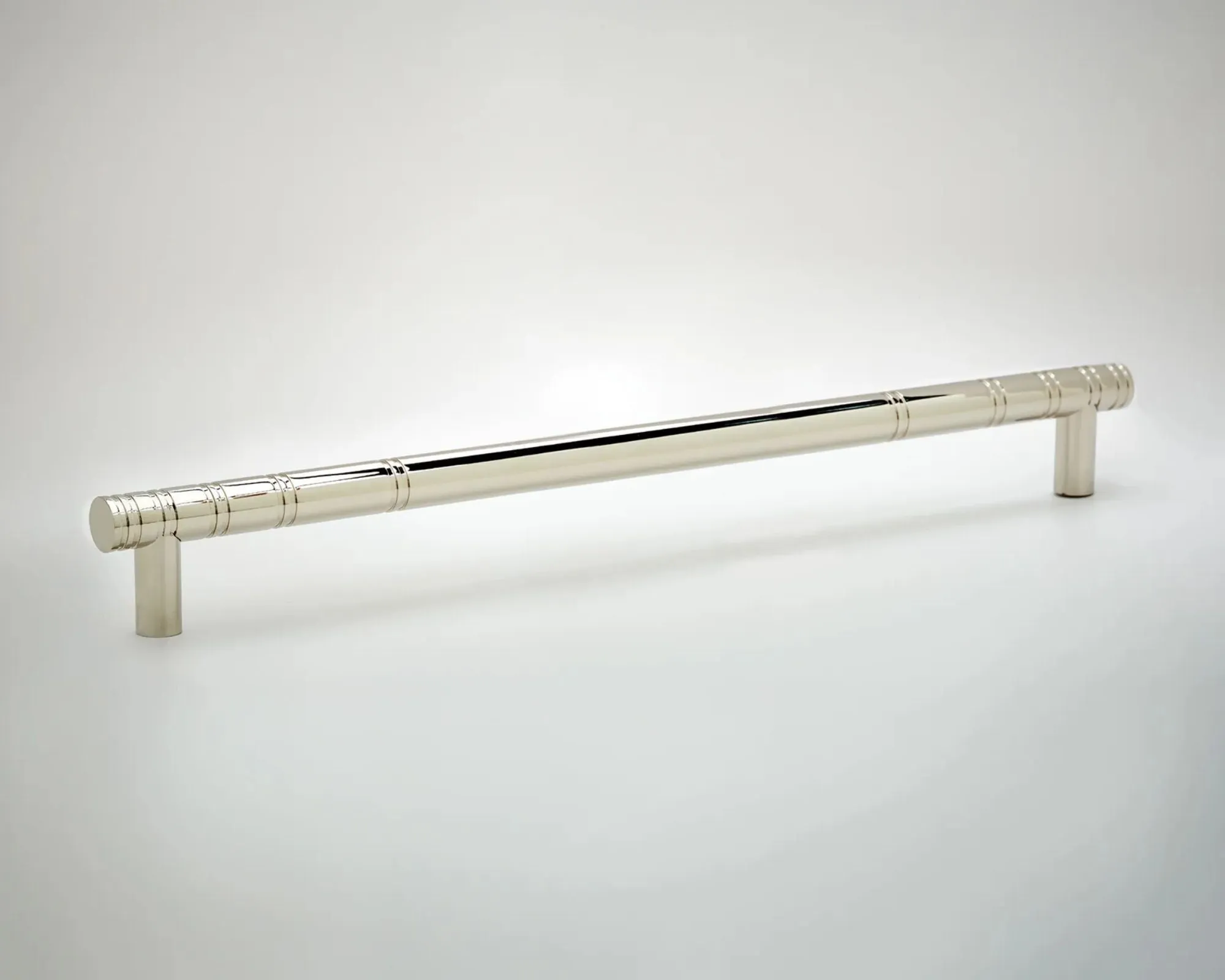Reveal-18 Handle
