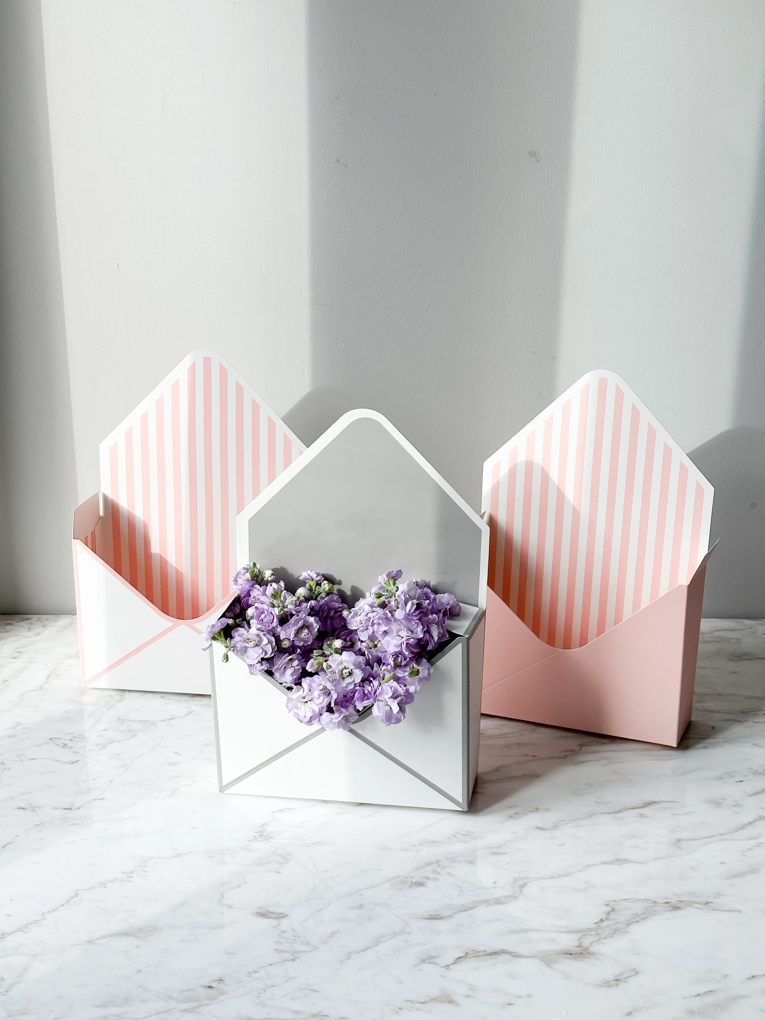 Stripe Envelope Shape Flower Box
