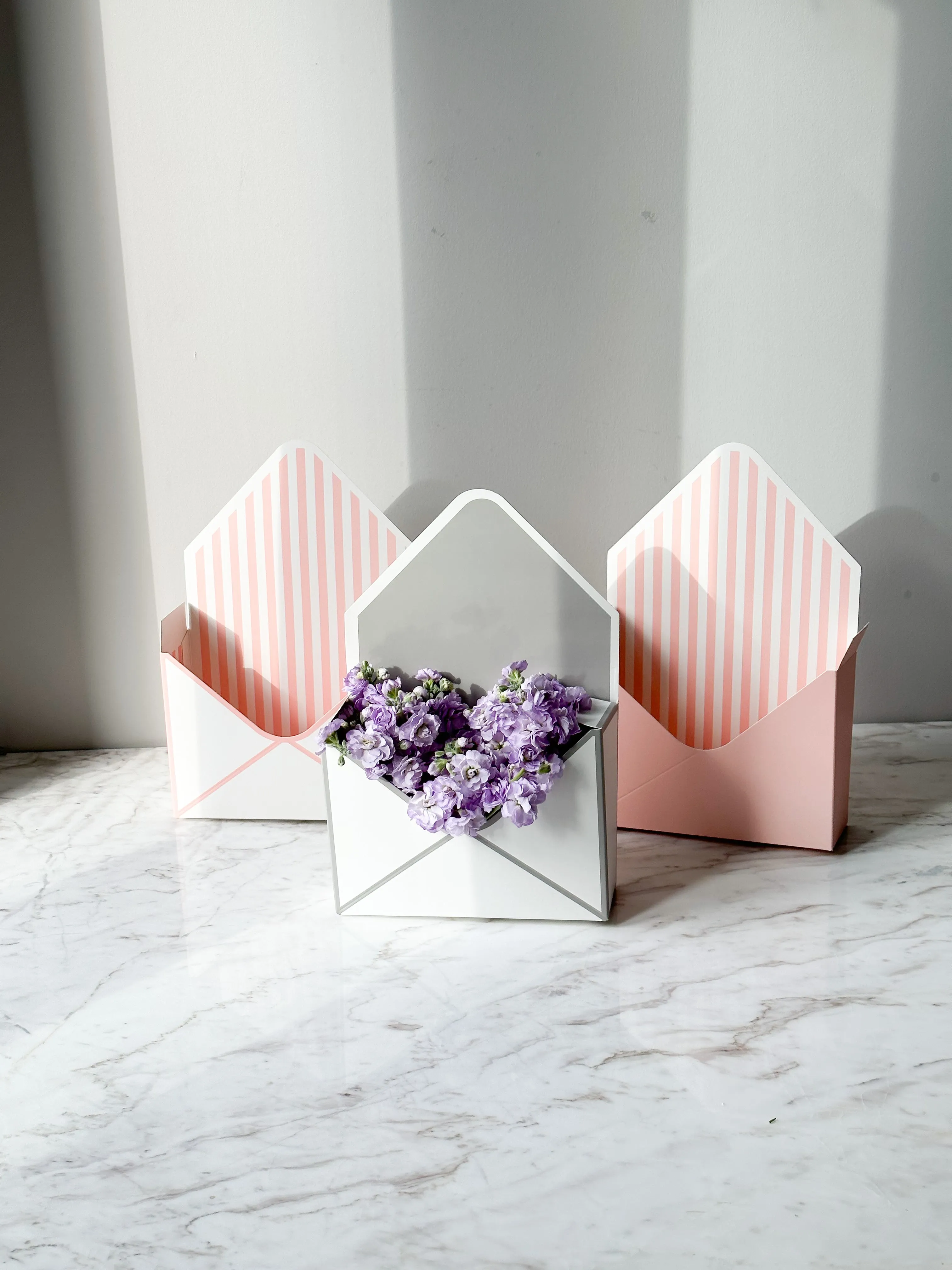 Stripe Envelope Shape Flower Box