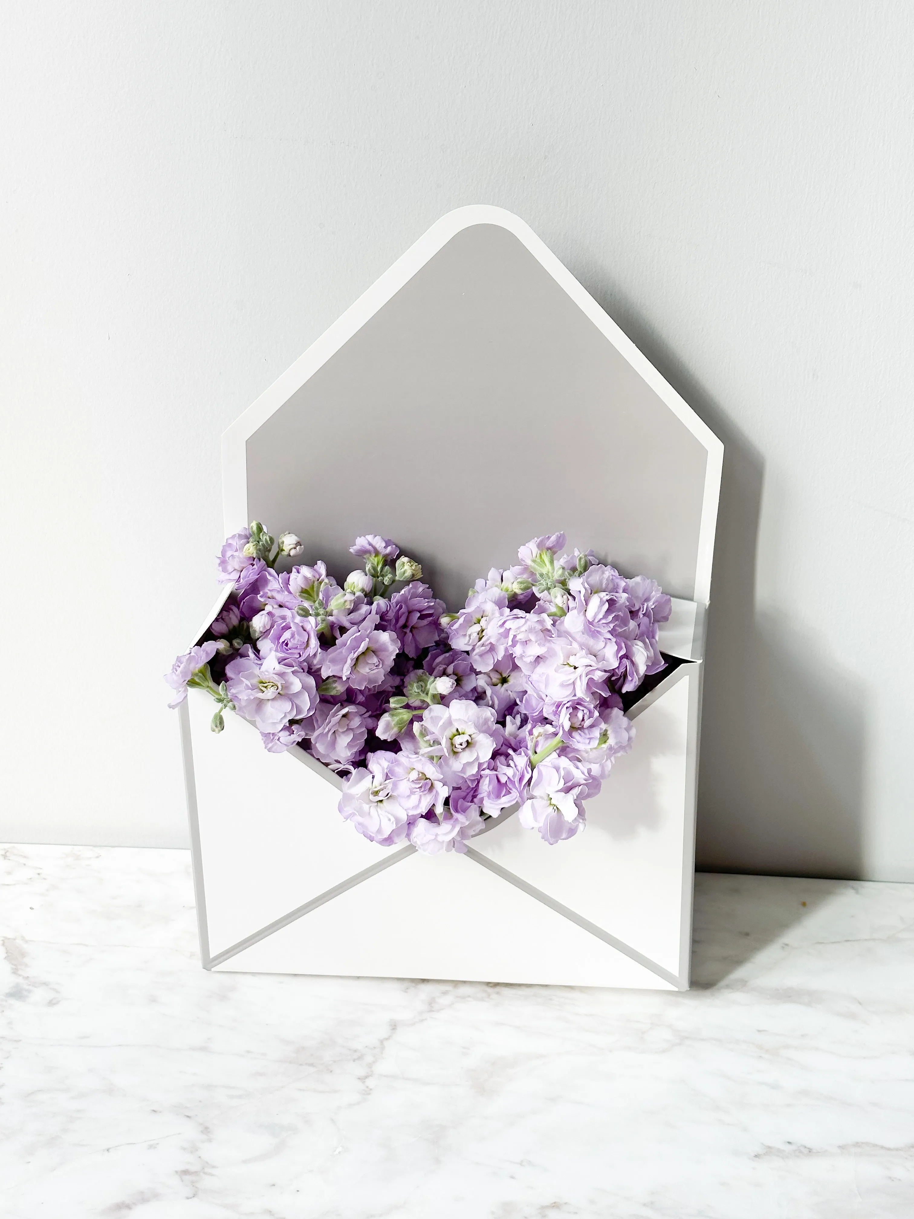 Stripe Envelope Shape Flower Box