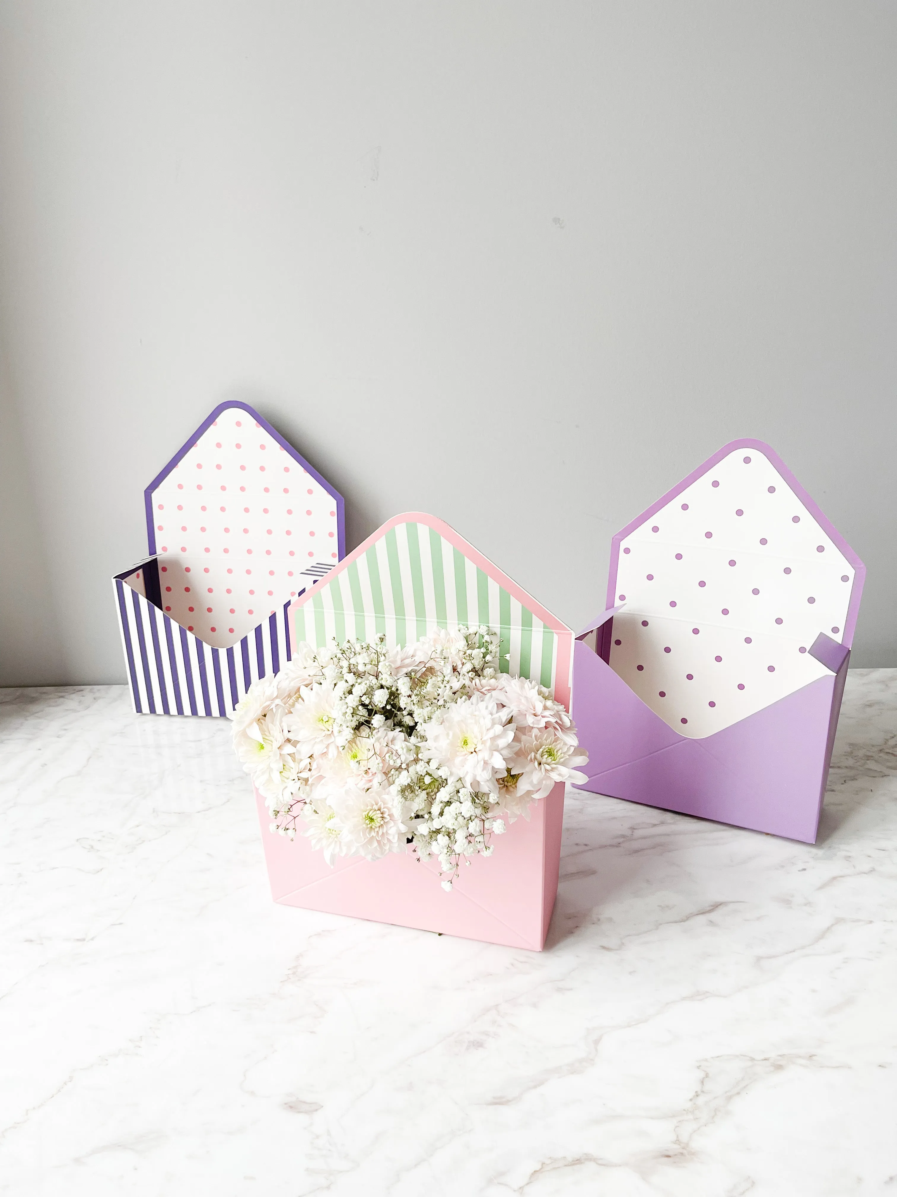 Stripe Envelope Shape Flower Box