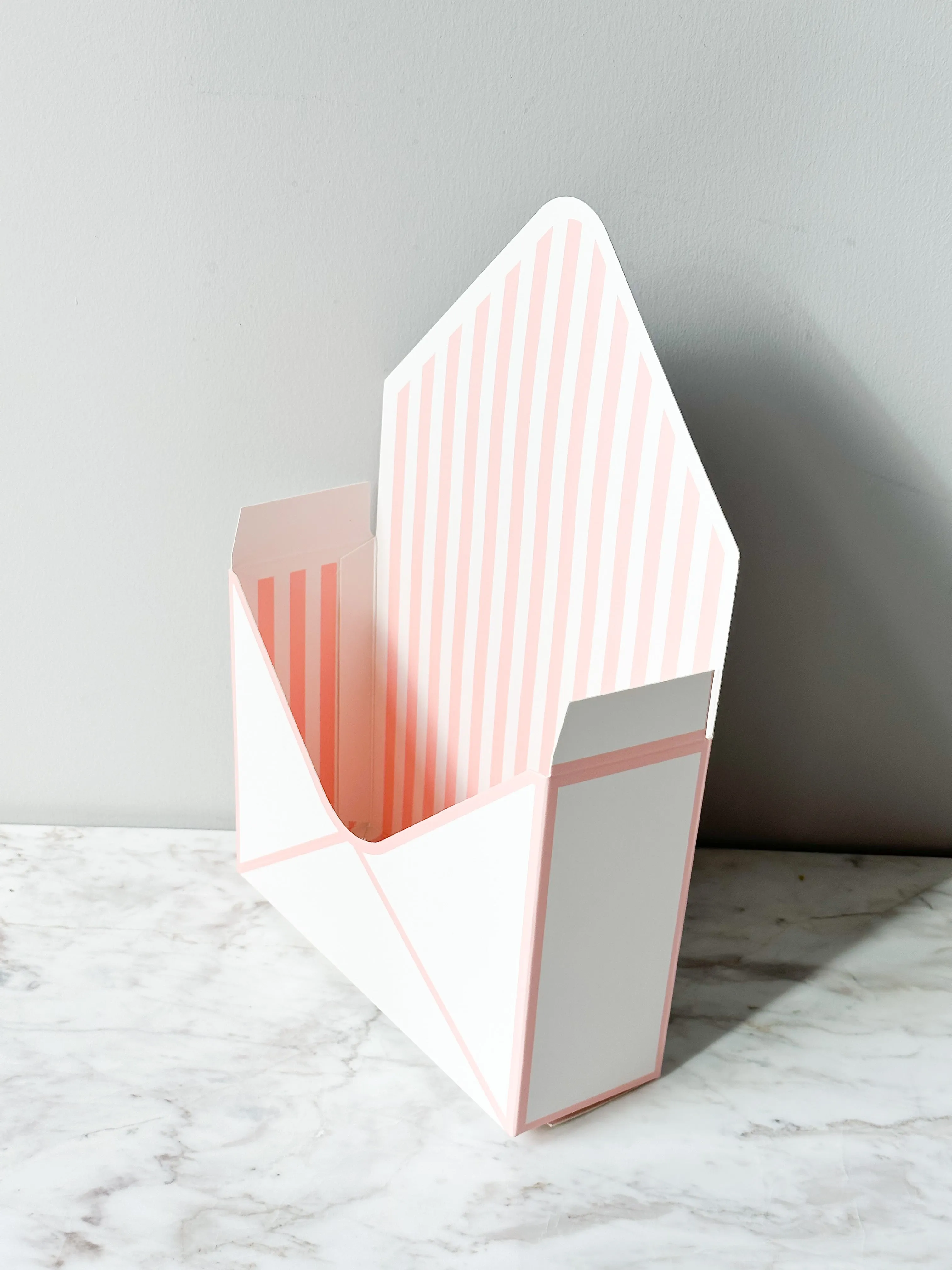 Stripe Envelope Shape Flower Box