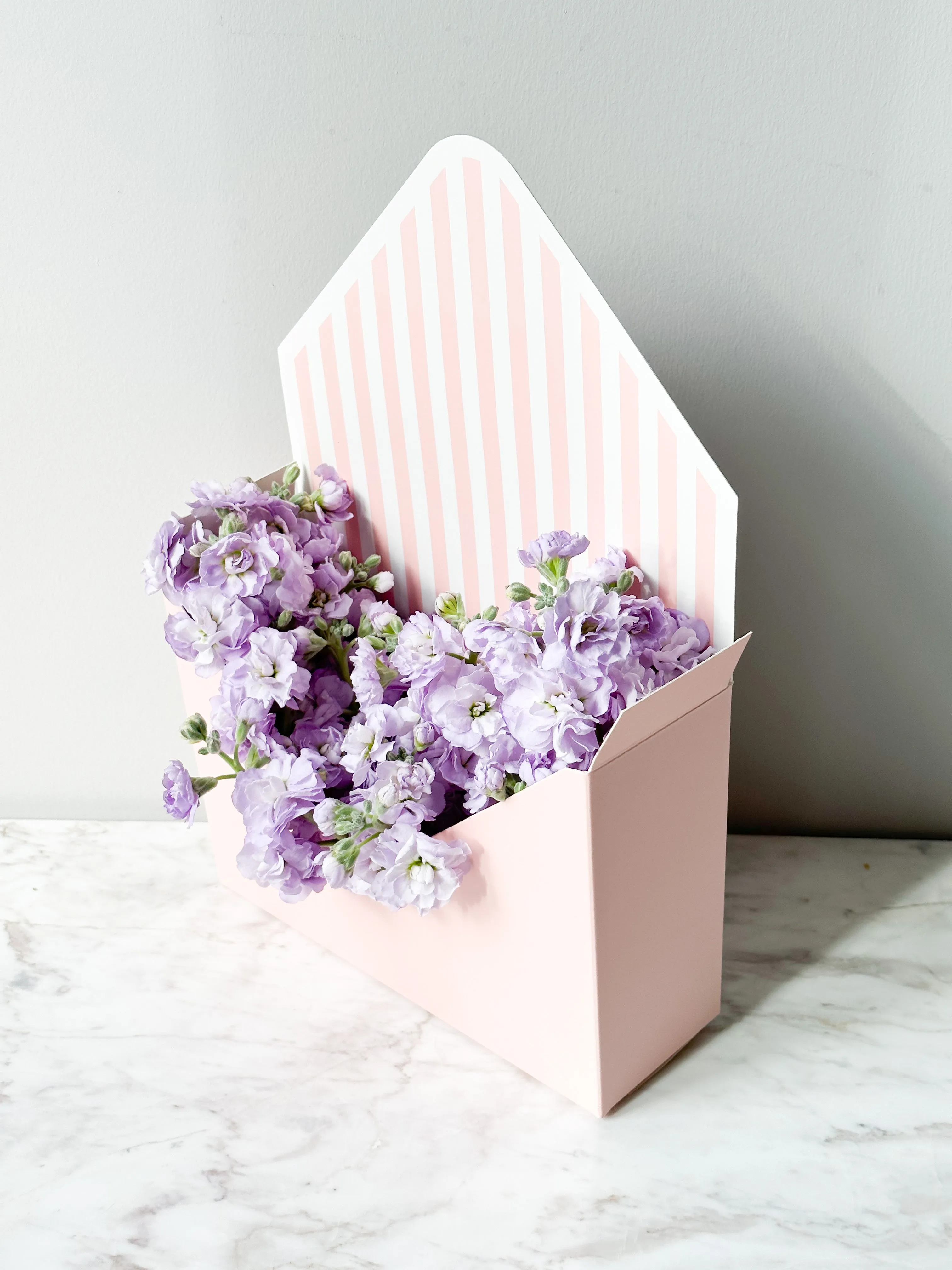 Stripe Envelope Shape Flower Box