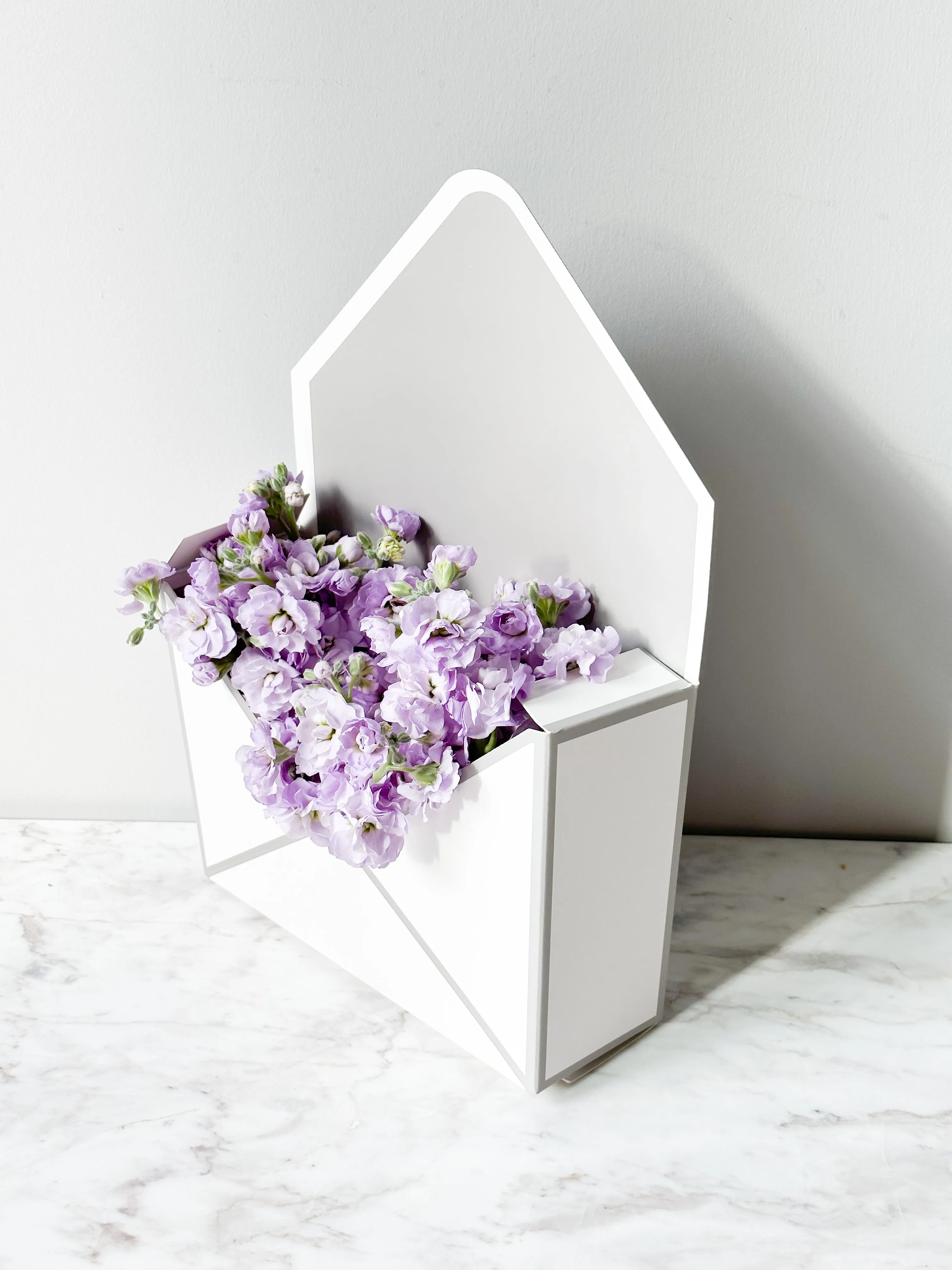 Stripe Envelope Shape Flower Box