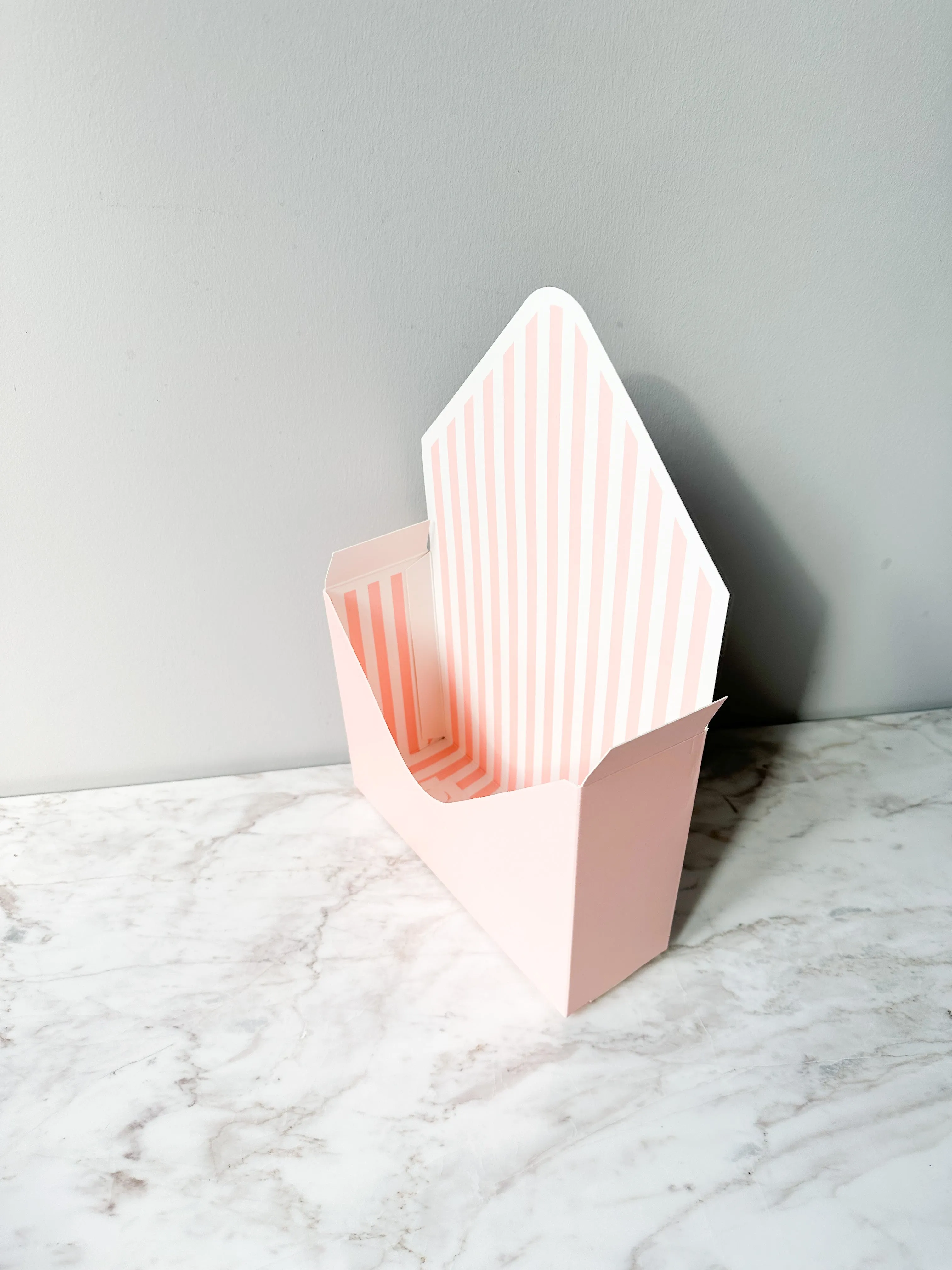 Stripe Envelope Shape Flower Box