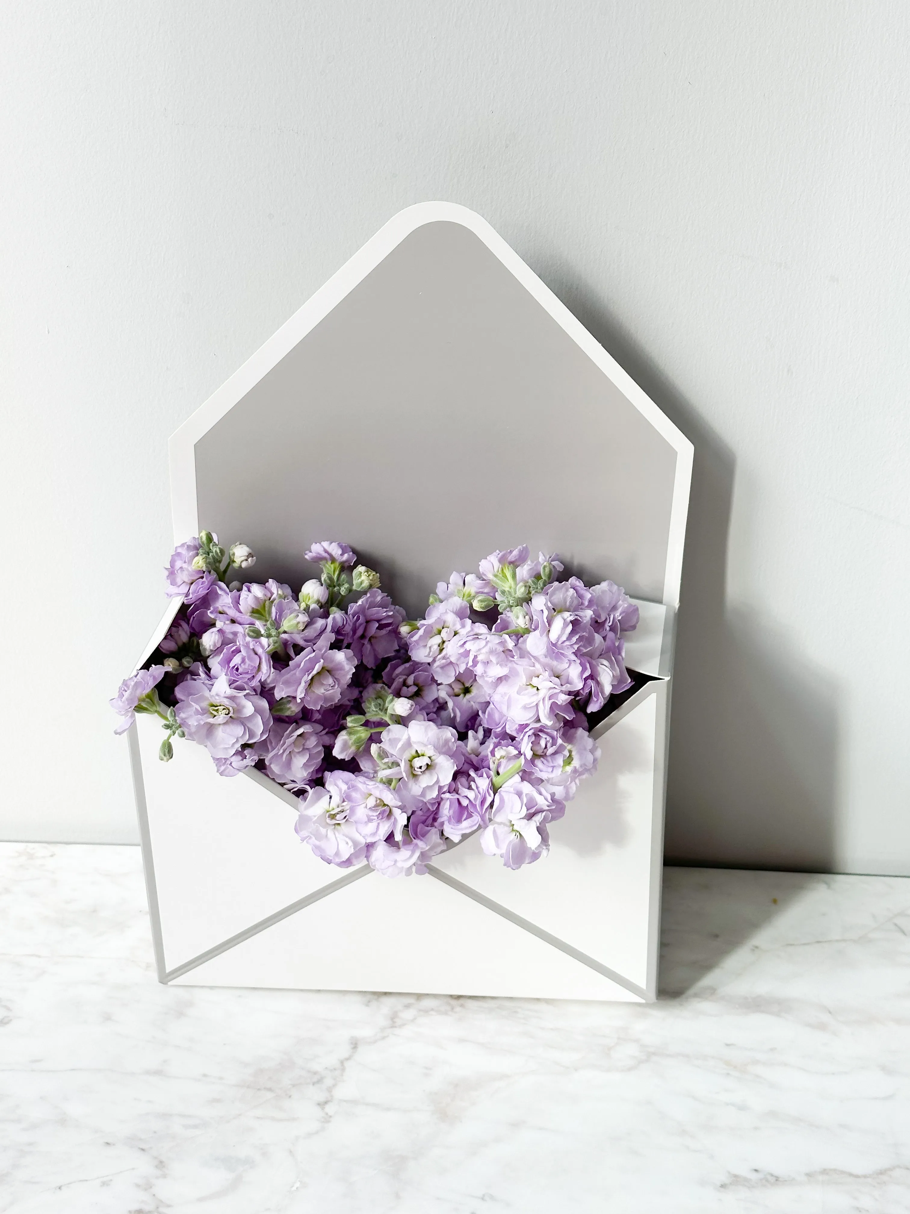 Stripe Envelope Shape Flower Box