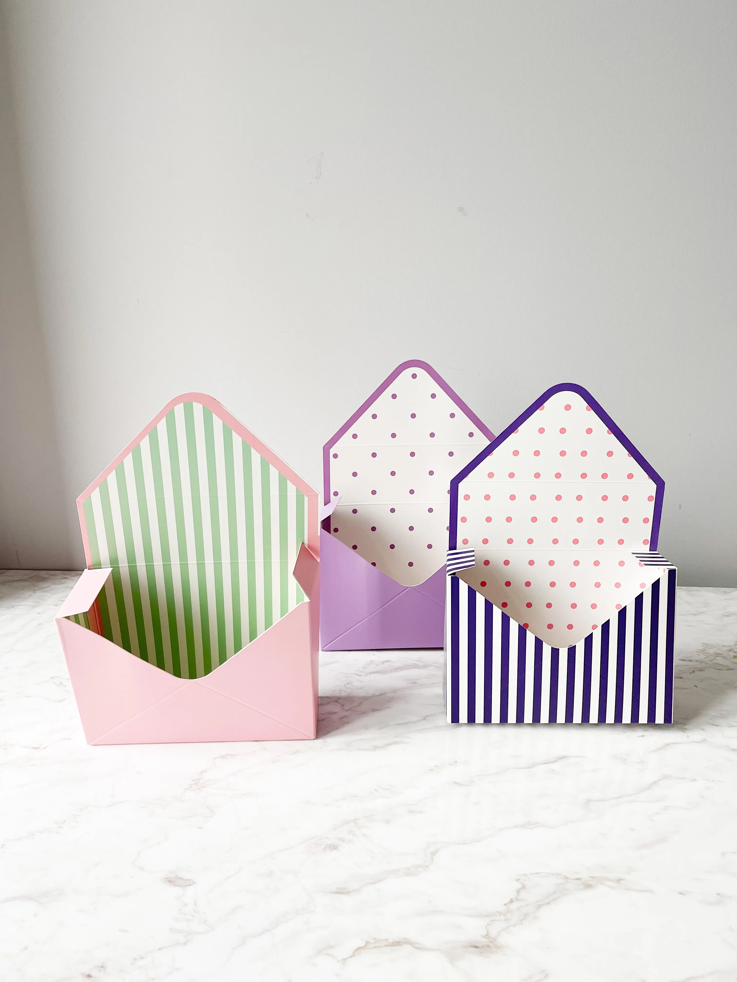 Stripe Envelope Shape Flower Box