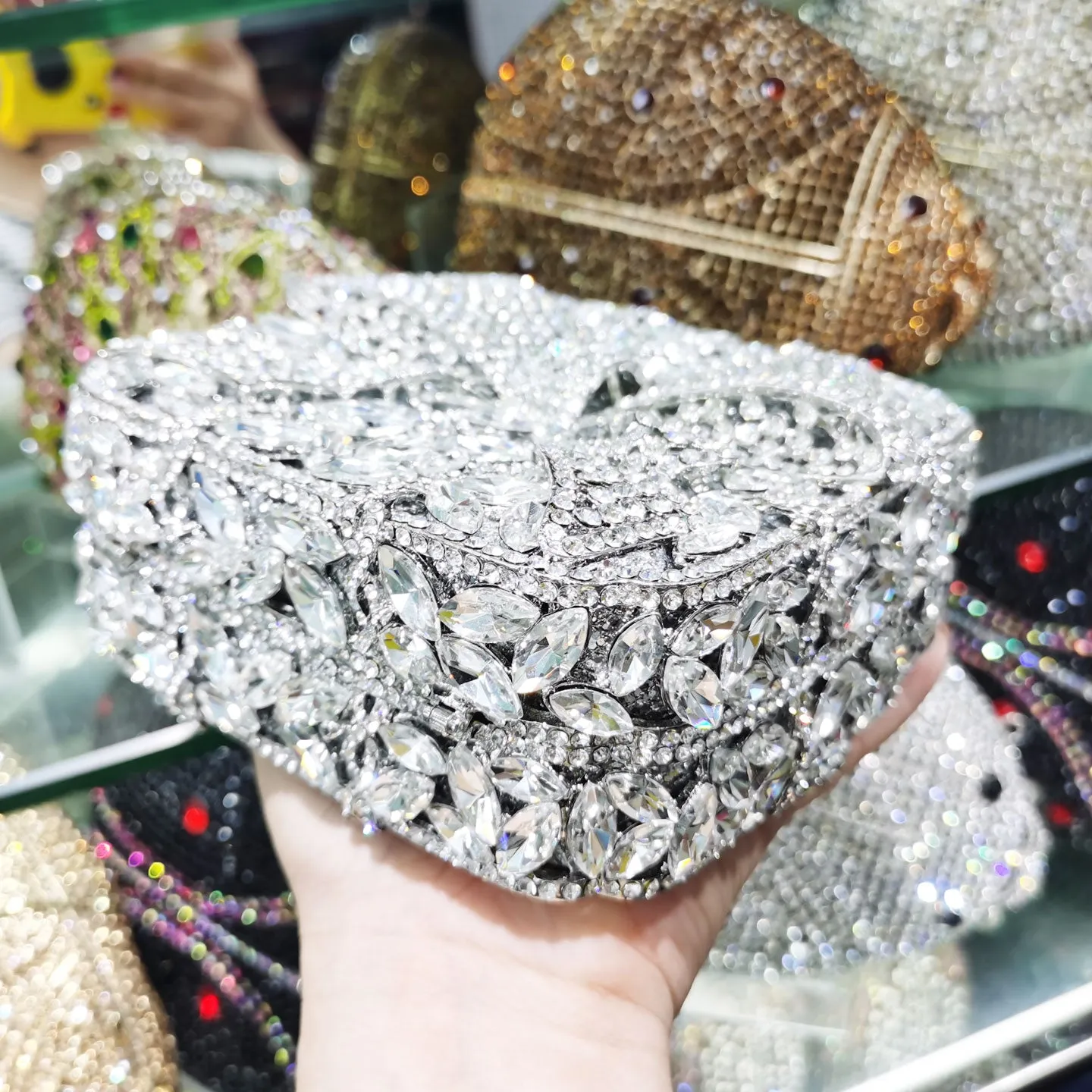Stunner Bow Clutch