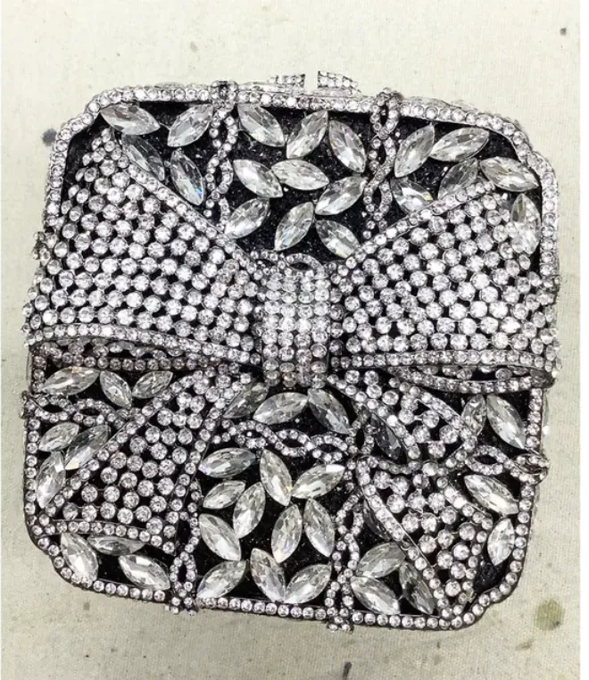 Stunner Bow Clutch