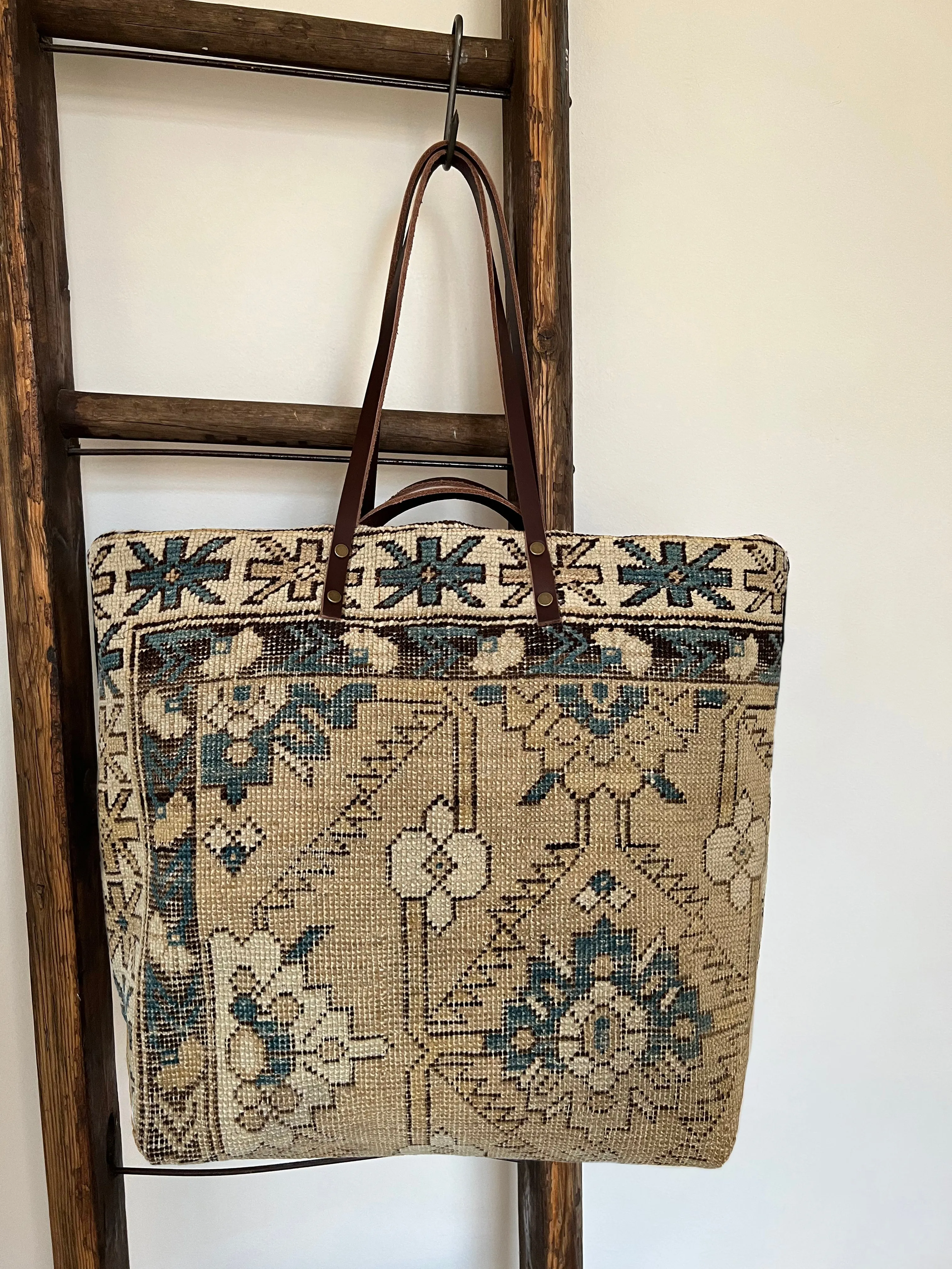 The Newt tote 002