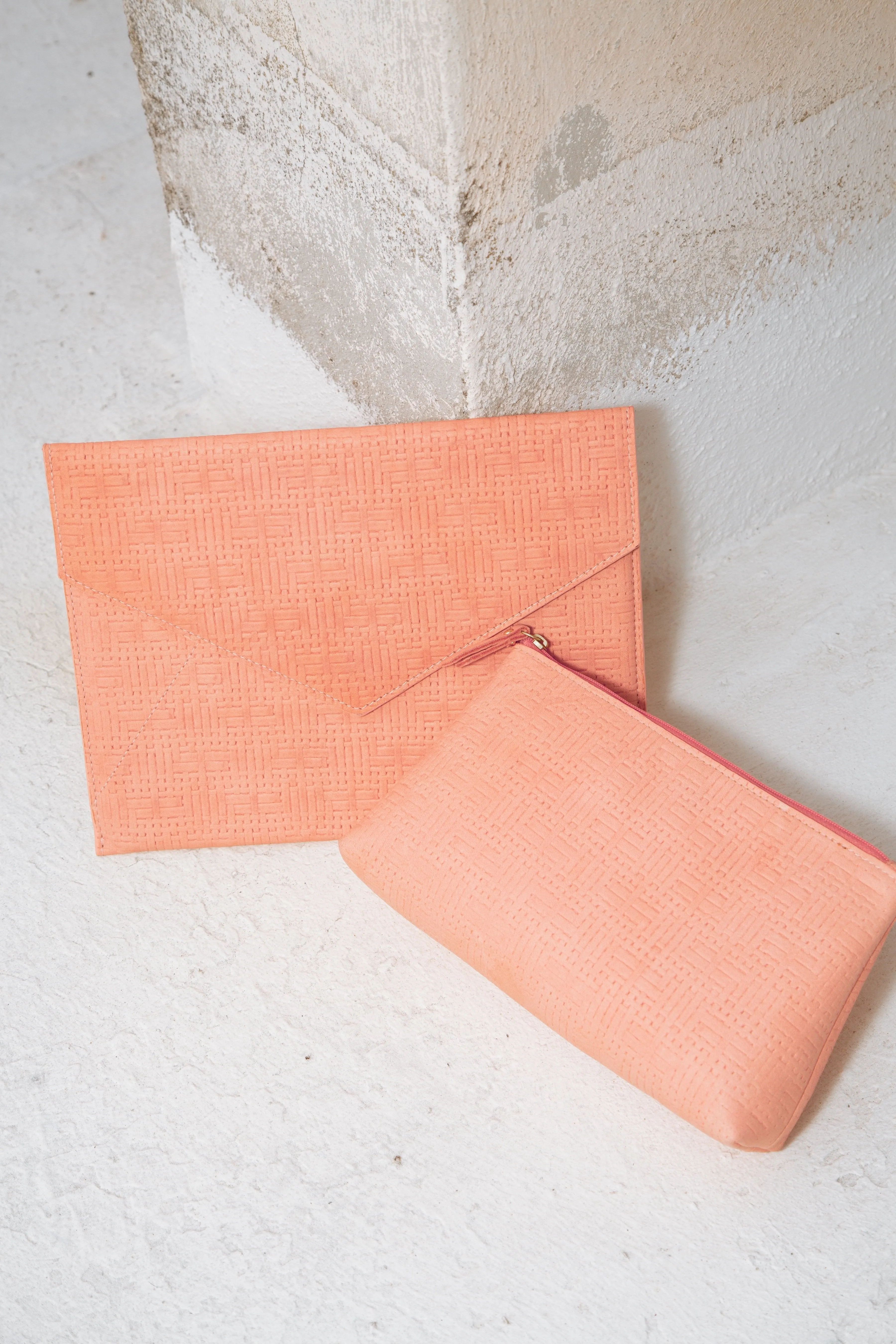 Vesper Leather Envelope Clutch/Apricot Basketweave