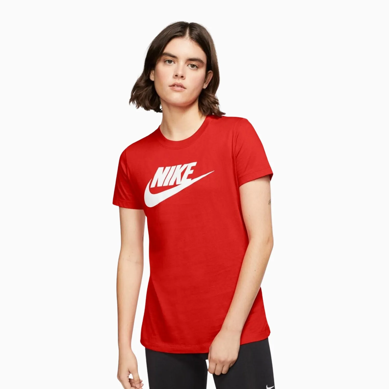 Women's Sportswear Essential Outfit