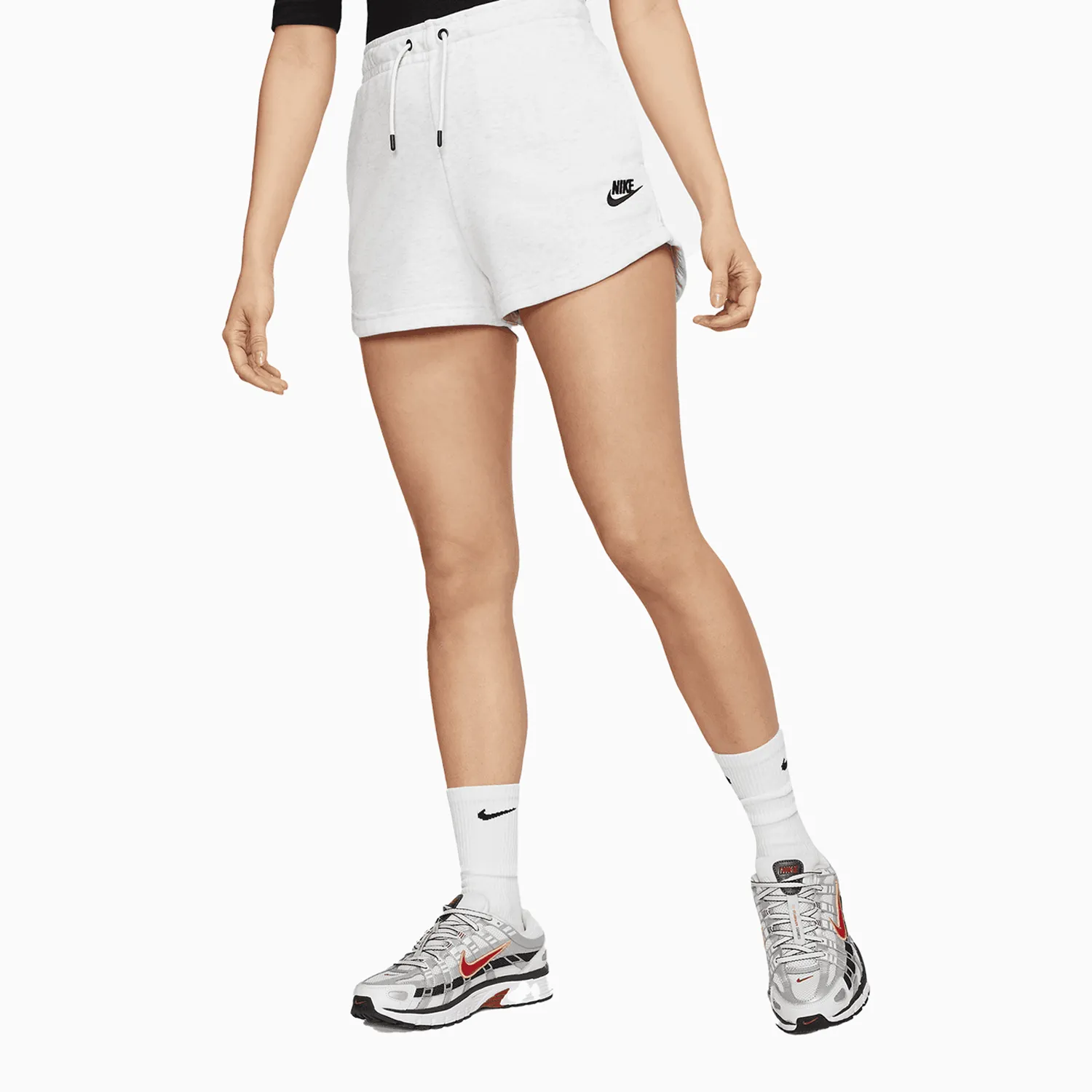 Women's Sportswear Essential Outfit