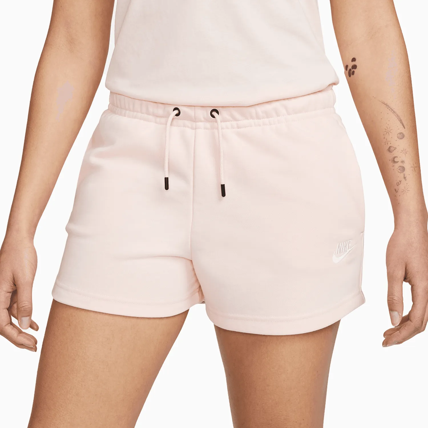 Women's Sportswear Essentials Outfit