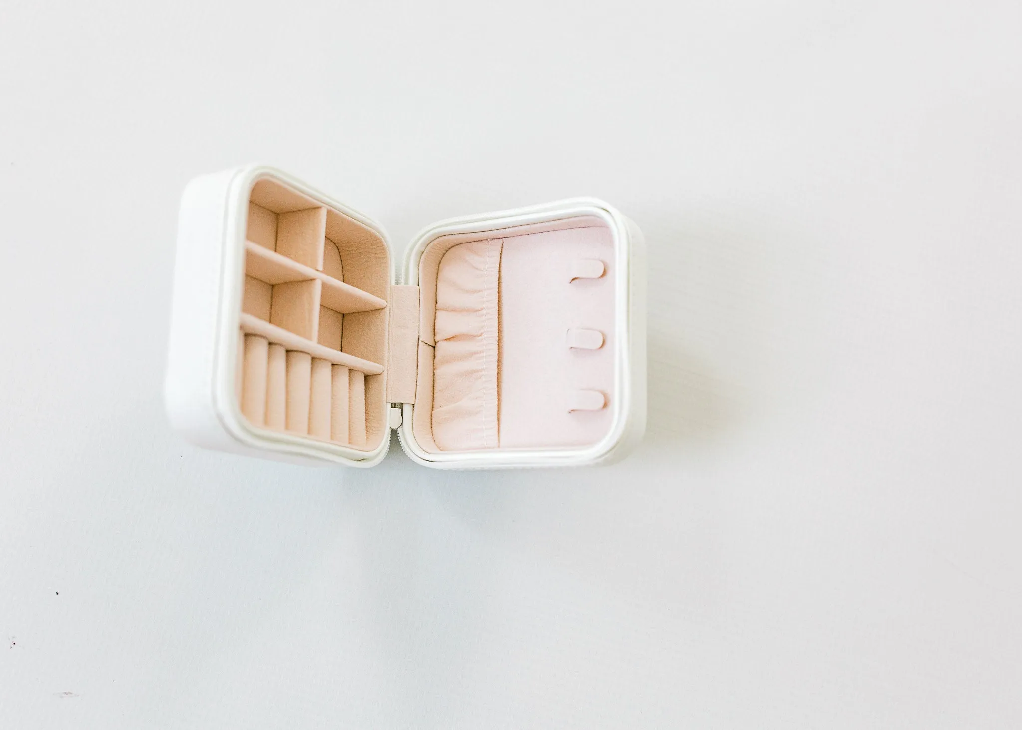 X Square Travel Jewelry Case - White